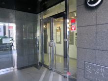 オフィスビル出入口