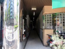 オフィスビル出入口