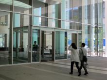 オフィスビル出入口