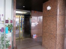 オフィスビル出入口