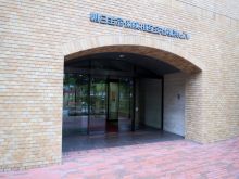 オフィスビル出入り口