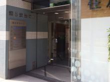 オフィスビル出入口