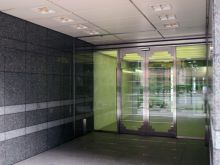 オフィスビル出入口