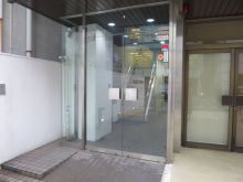 オフィスビル出入口