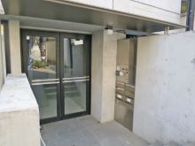 オフィスビル出入口