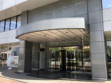 オフィスビル出入口