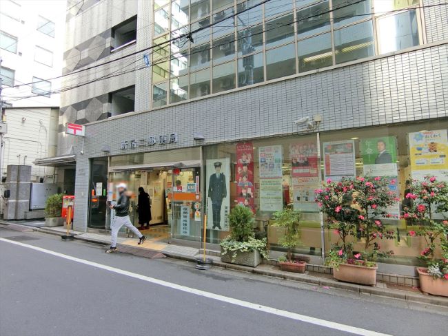近くにある新宿二郵便局