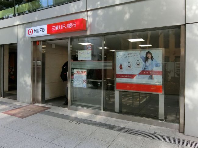 付近の三菱UFJ銀行 青山支店