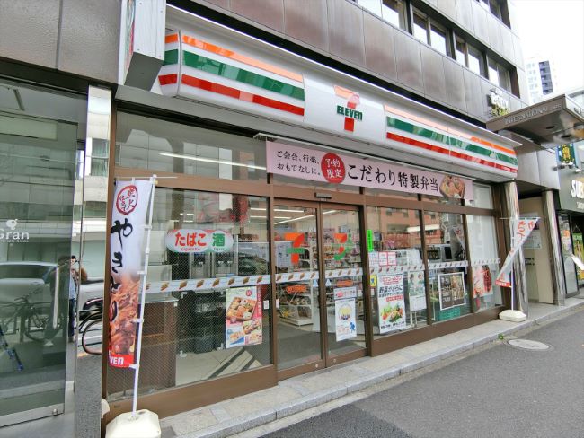 徒歩1分のセブンイレブン乃木坂駅南店