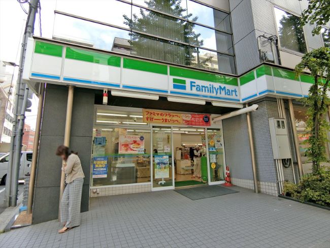 向かいのファミリーマート 江戸川橋駅西店