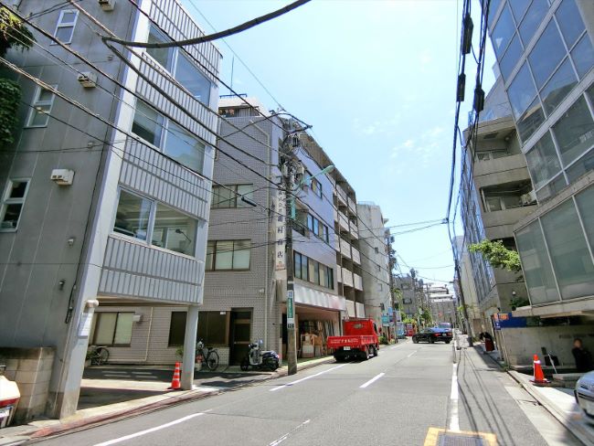 周辺はマンション等が多いエリア