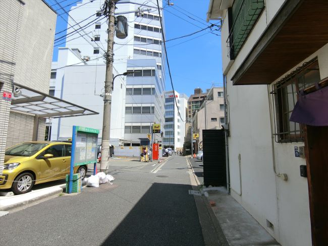 松井高輪ビル前面の通り