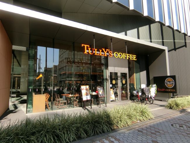 向かいの並びのタリーズコーヒー目黒東口店