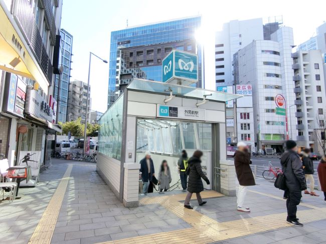 最寄りの「外苑前駅」