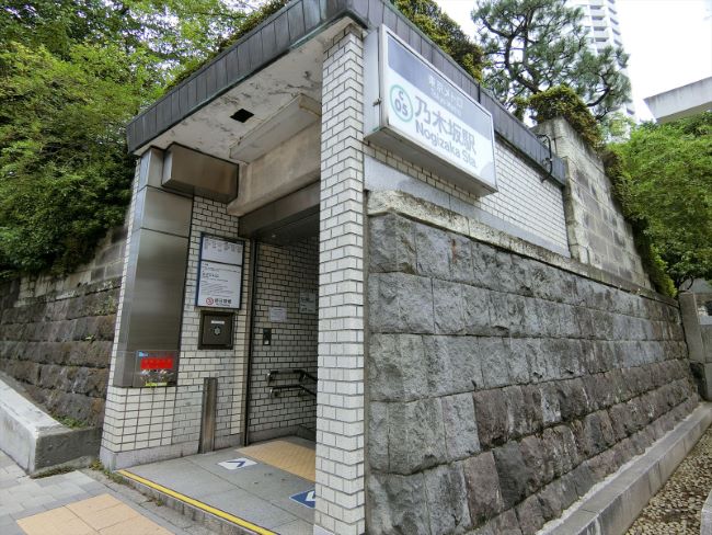 最寄りの「乃木坂駅」