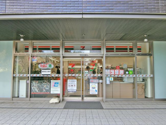 徒歩2分のセブンイレブン新宿グランドプラザ店