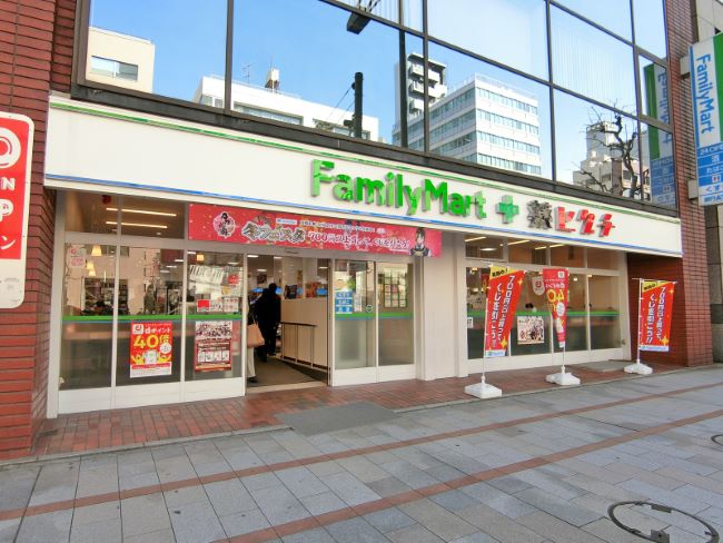 向かいの通りファミリーマート薬ヒグチ淡路町店