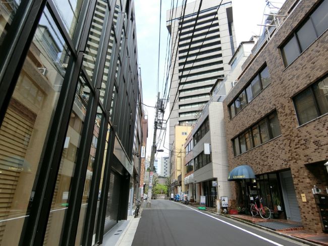 小林ビル前面の通り