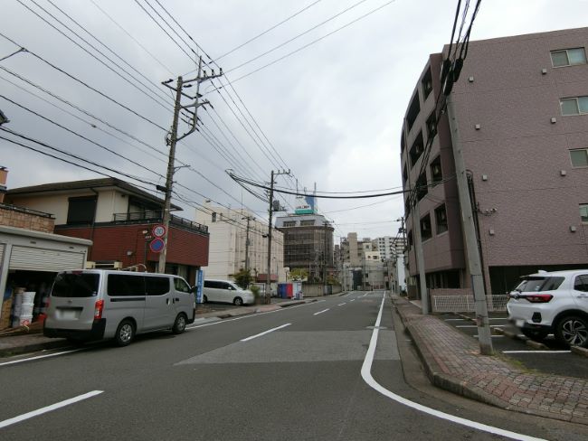 周辺は閑静な住宅街