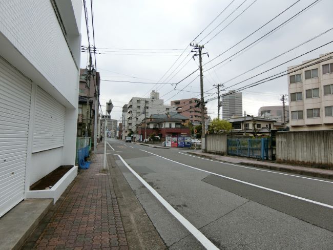 新幸ビル前面の通り