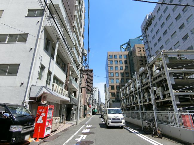 小山ビル前面の通り