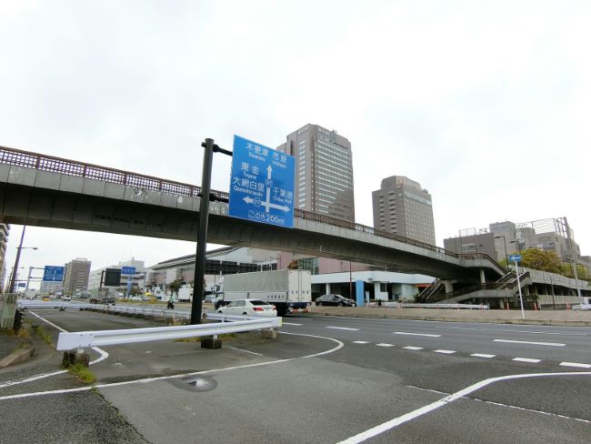 至近の湾岸道路