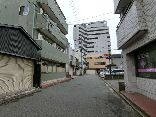 亜土ビル前面の通り