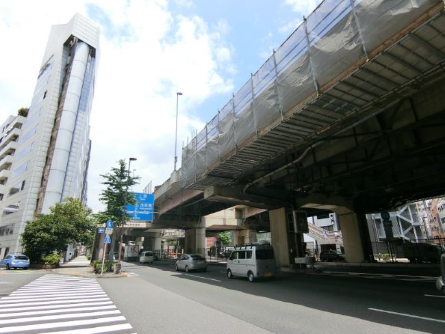千代田寿ビル前面の昭和通り