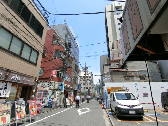 神田ビル前面の通り