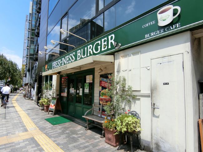 徒歩2分のフレッシュネスバーガー渋谷東店