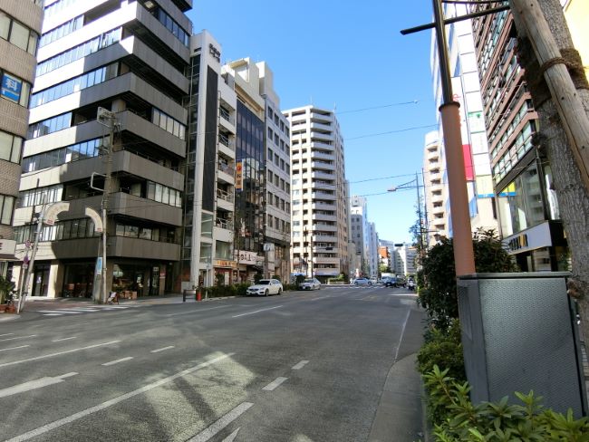 日東横山ビル前面の清洲橋通り