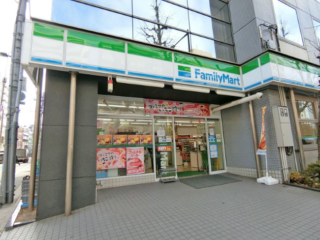 徒歩2分のファミリーマート江戸川橋駅西店