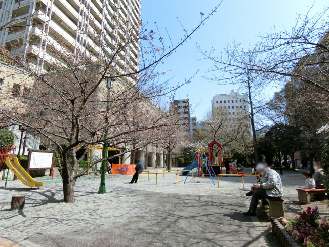 徒歩1分の京橋公園