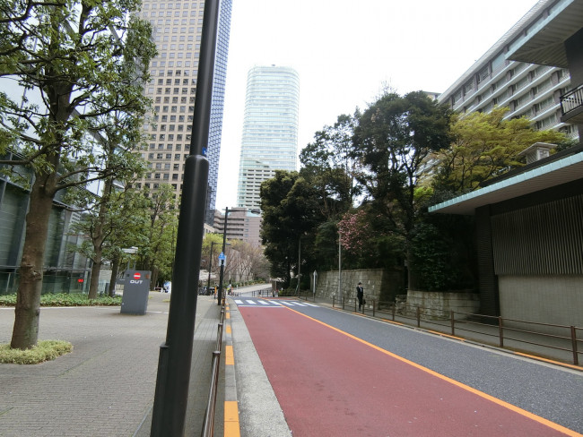 虎ノ門タワーズオフィス前面の通り