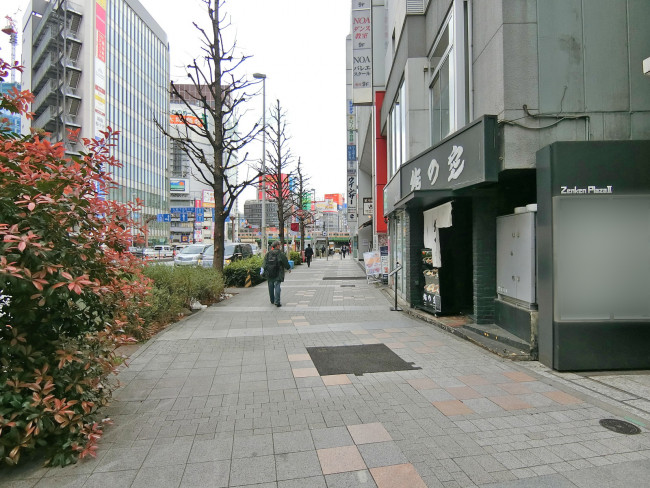Zenken Plaza 2前面の通り