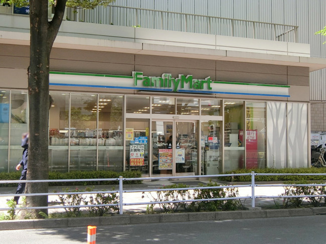 徒歩1分のファミリーマート 阪急大井町ガーデン店