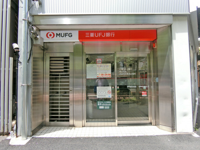 徒歩1分の三菱UFJ銀行ATMコーナー