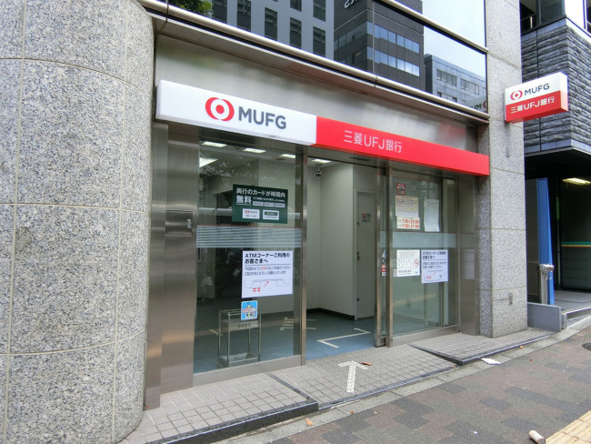 並びにある三菱UFJ銀行ATMコーナー