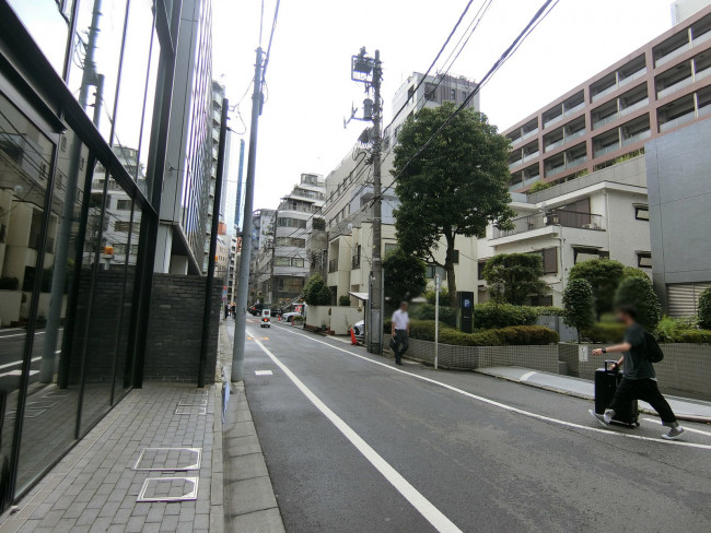 青山江崎ビル前面の通り