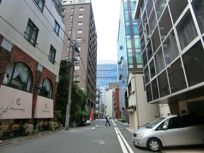 藤井第一ビル前面の通り