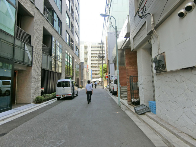 日本色素本社ビル前面の通り