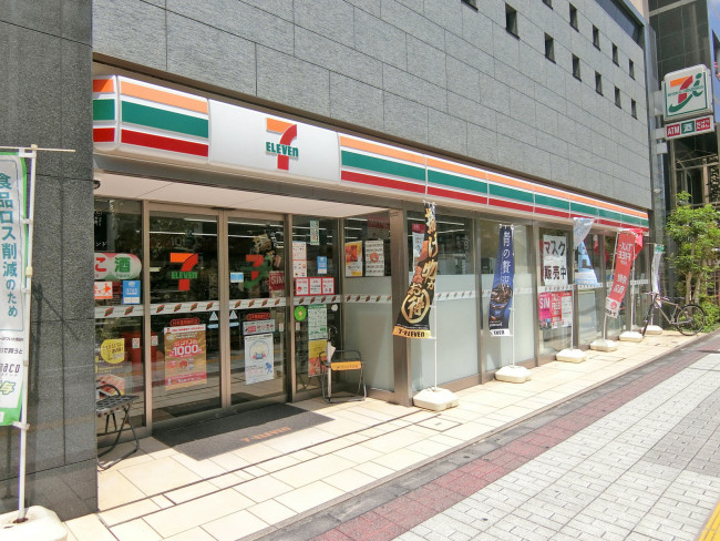 向かいの通りのセブンイレブン日本橋馬喰町店