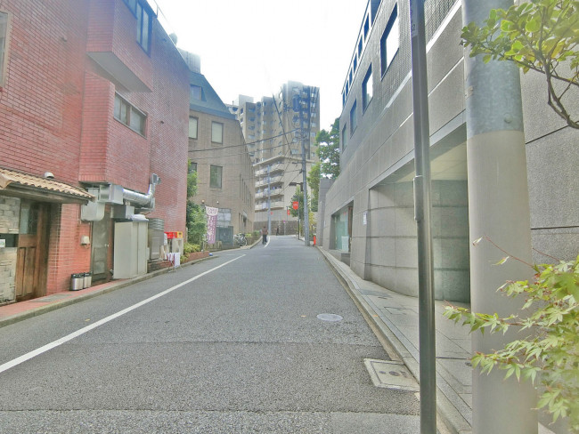 赤坂シャレー2前面の通り