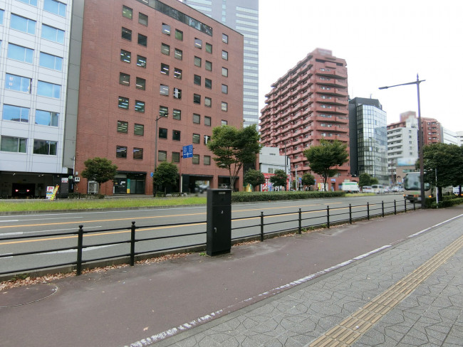 花京院スクエア前面の駅前通
