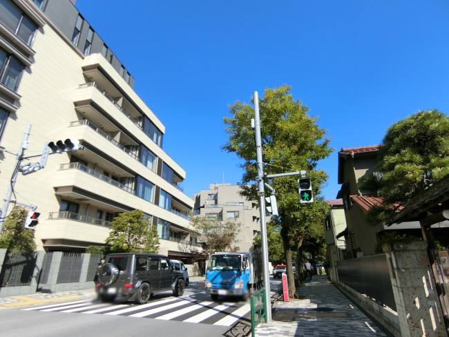 グランカーサ南青山前面の通り