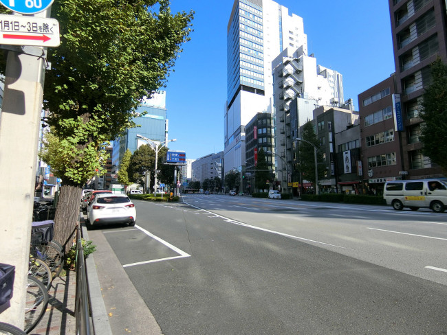 商工中金・第一生命上野ビル前面の中央通り