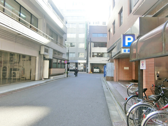 アソルティ西新宿前面の通り