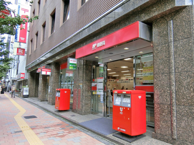 向かいの西新宿七郵便局
