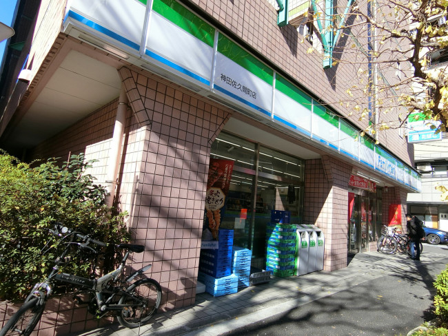 至近のファミリーマート神田佐久間町店