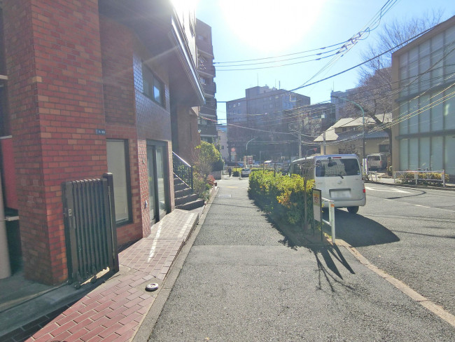 ゾンネンハイム渋谷前面の通り